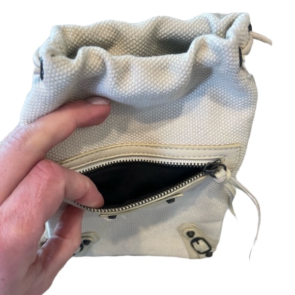 BALENCIAGA IVORY DRAWSTRING POUCH - Picture 3 of 5